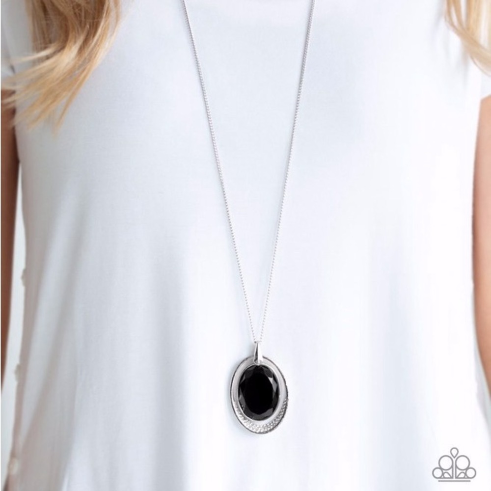 Metro Must-Have - Black Necklace